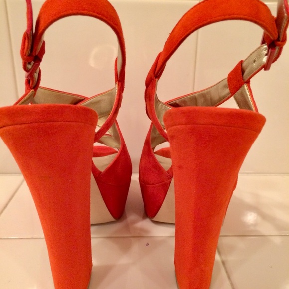 PELLE MODA BILLOW PLATFORM SUEDE SANDAL - Picture 5 of 8